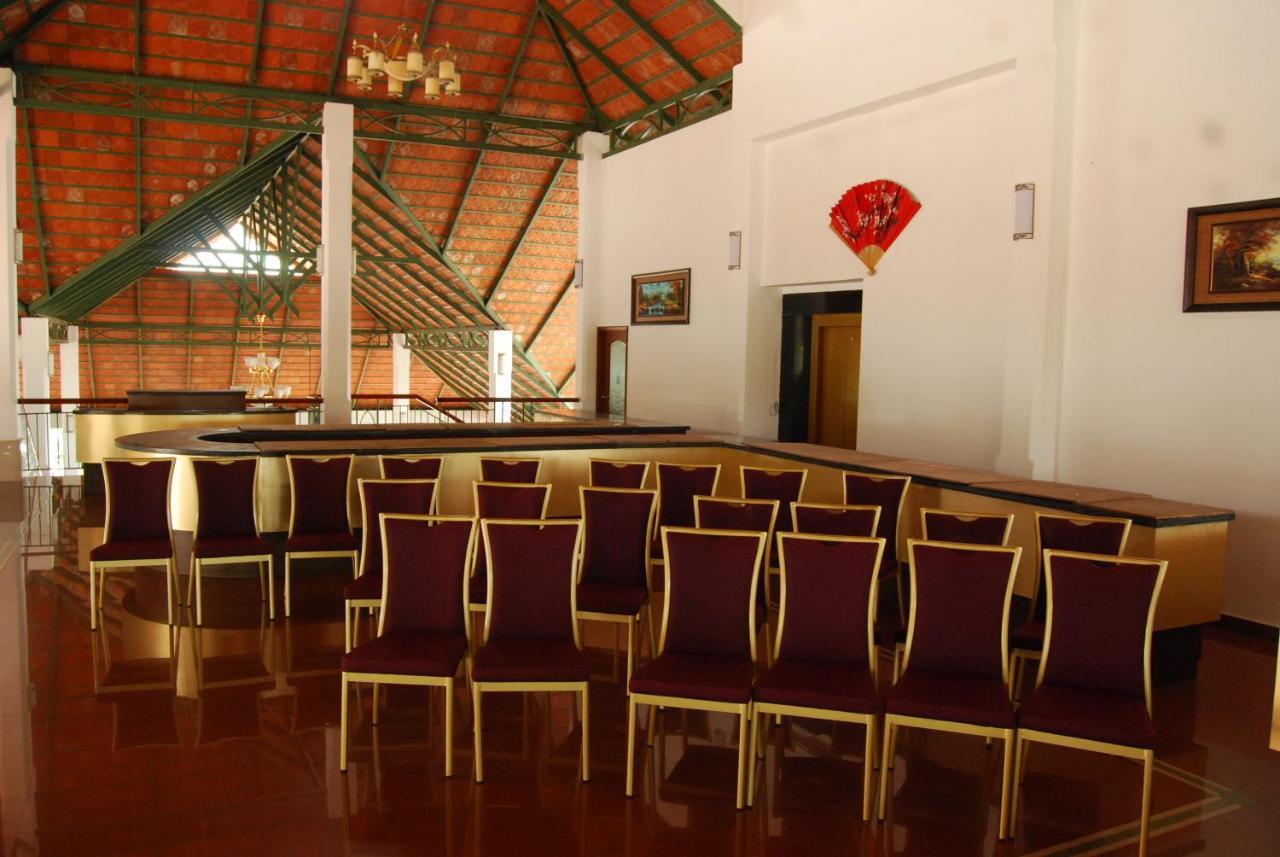 Hotel Rajadhani Thiruvananthapuram Buitenkant foto