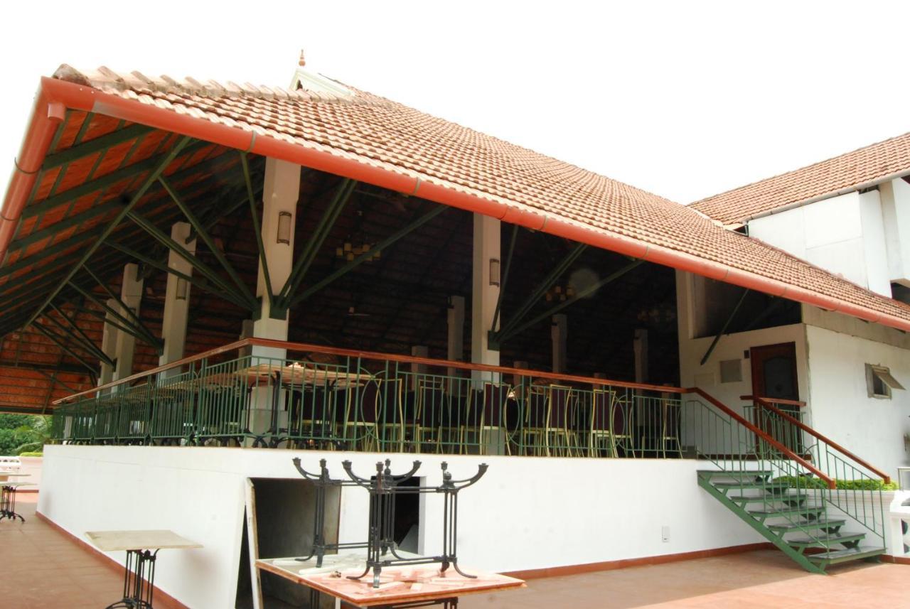 Hotel Rajadhani Thiruvananthapuram Buitenkant foto